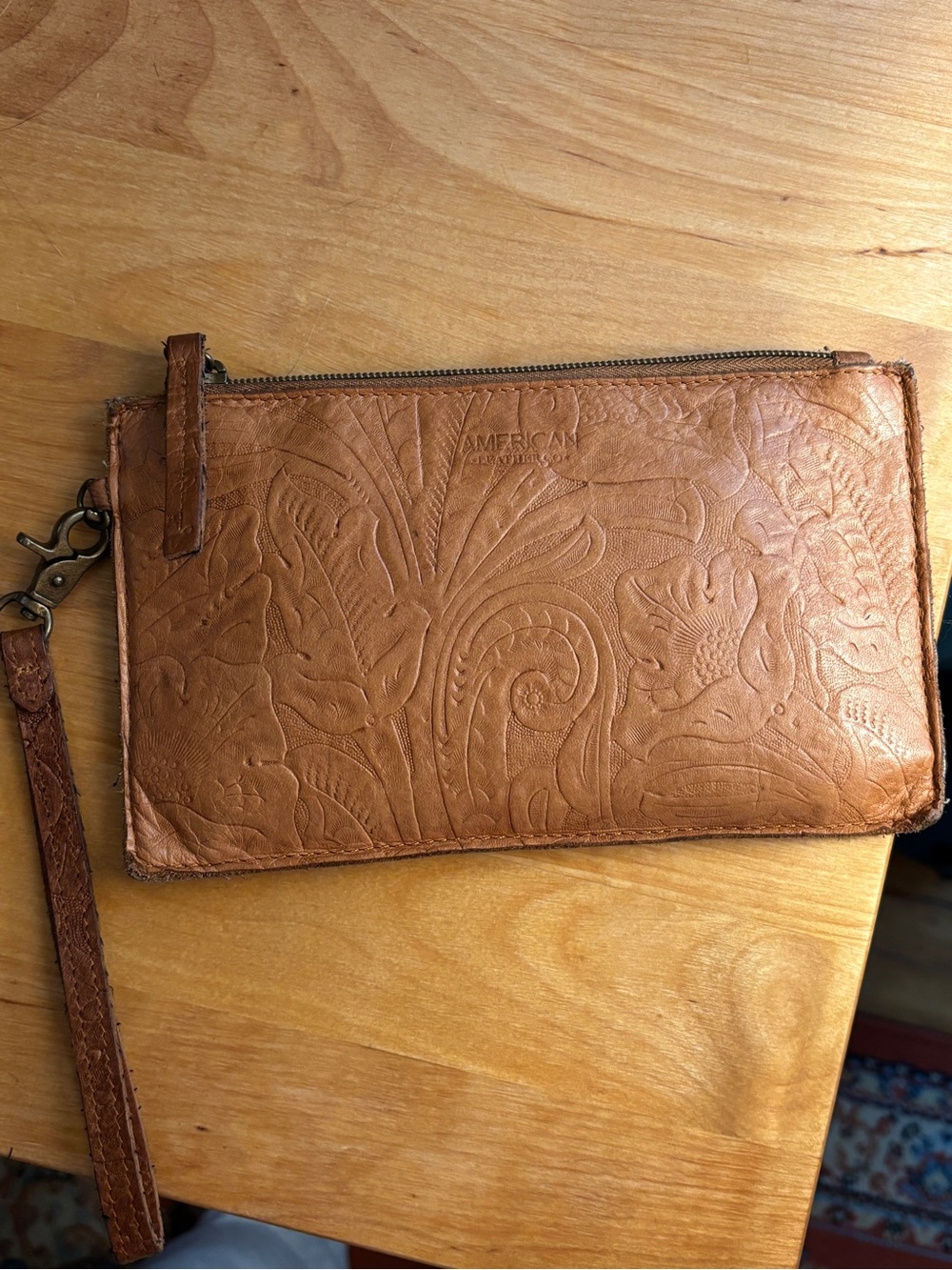 American Leather Co. Liberty Embossed Leather Wristlet with Charger - Good